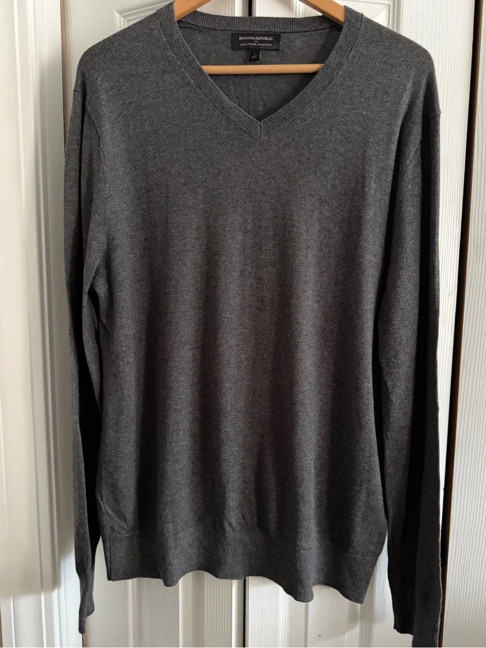Banana Republic Men’s V-Neck Sweater - Charcoal